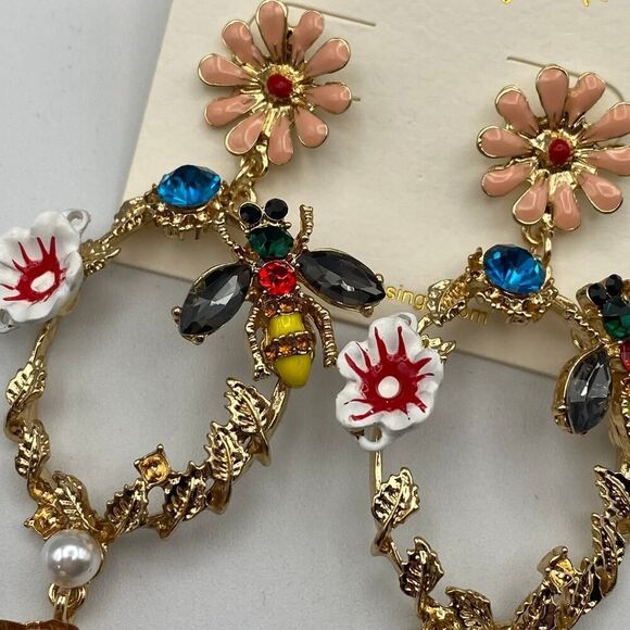 Amrita Singh Meadow Hoop Bee Floral Statement Earrings - Picture 4 of 5